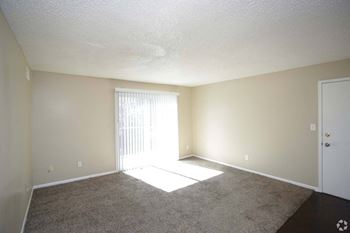Window Coverings at Hudson Pointe Apartments in Kansas City, MO